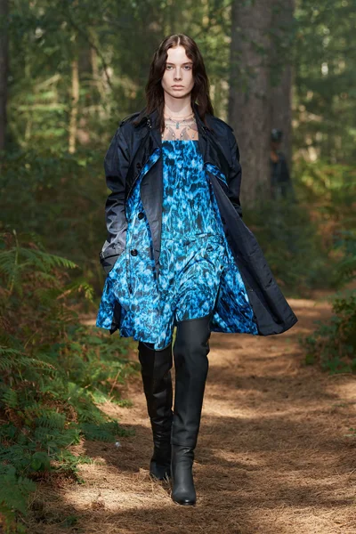 Look 14